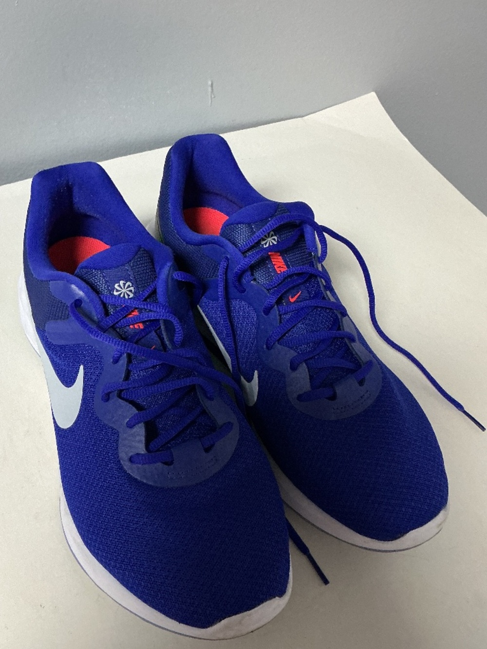 Nike Men’s Blue and White Running Sneakers Size 12